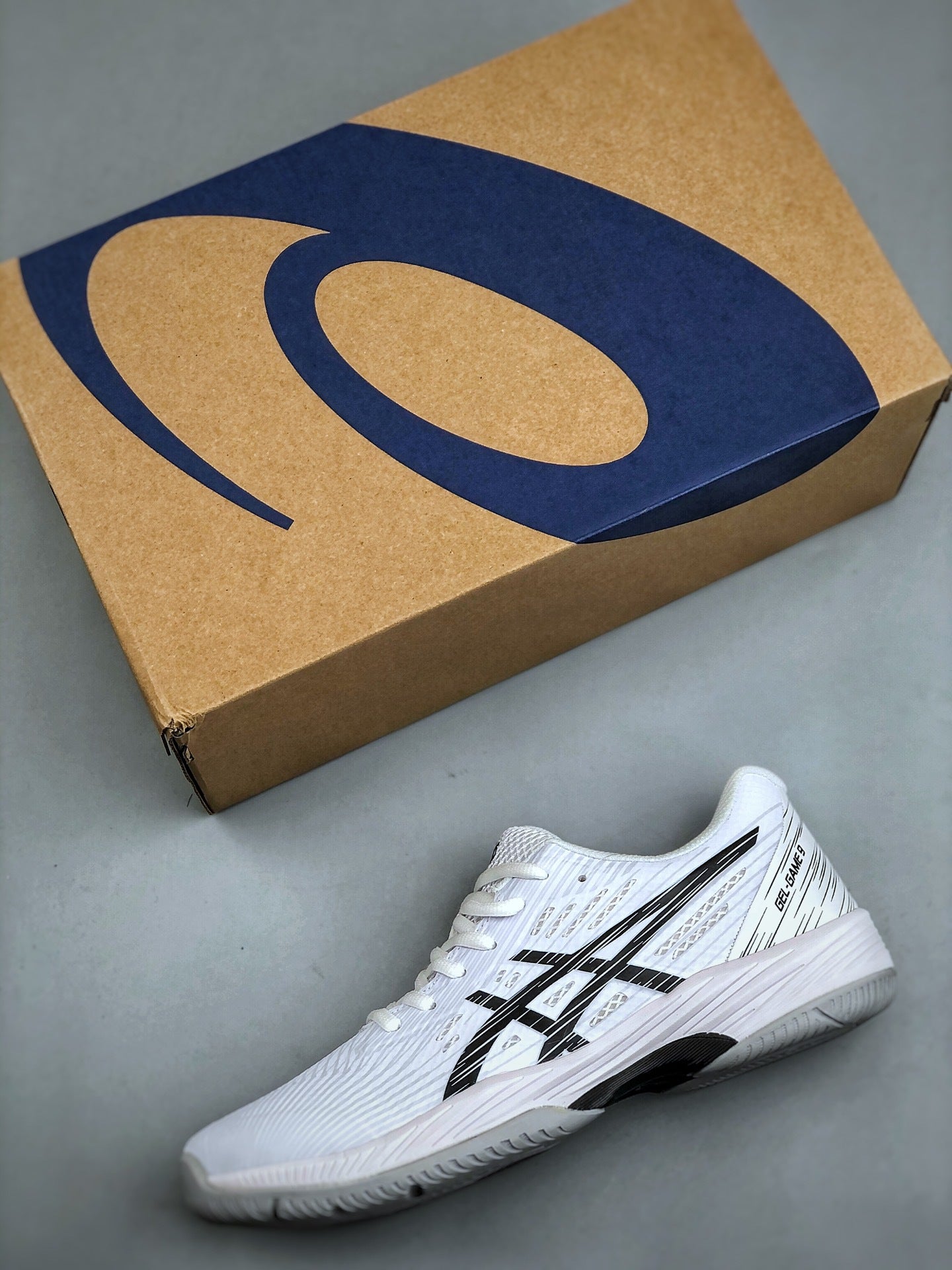 ASICS SUPERLAST Sneakers – Breathable, Lightweight, and Durable