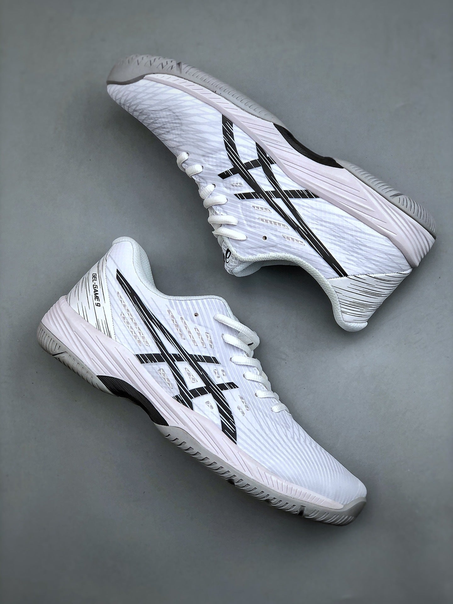 ASICS SUPERLAST Sneakers – Breathable, Lightweight, and Durable